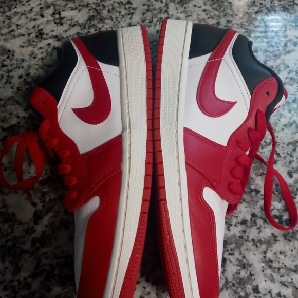 Womens Air Jordan 1 Low Red and White Sneakers Size 11 (Like New) - Picture 9 of 10